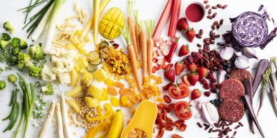 Fruits and vegetables arranged by color, full spectrum