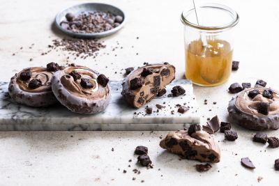 Cocoa swirl cookies with cacao nibs and honey