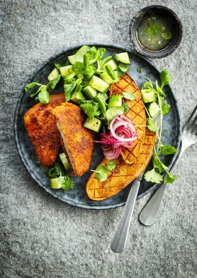 Sweet potato with pork schnitzel, cucumber and red onion