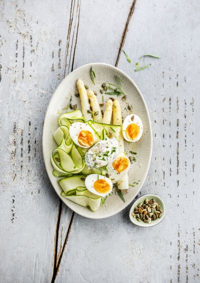 Poached egg with asparagus, courgette ribbons and ricotta