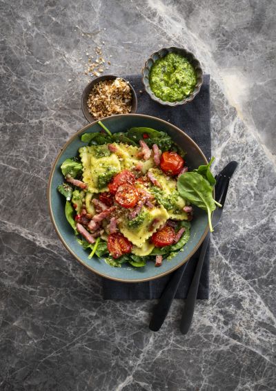 W19 Premium Pasta Met Pesto Crunchy Spek Jolien &mdash; Foodbag campaign photography by Foodphoto