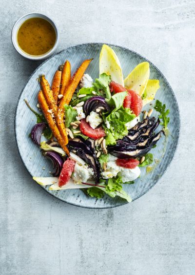 Buffalo mozzarella salad with red cabbage, grapefruit and chicory