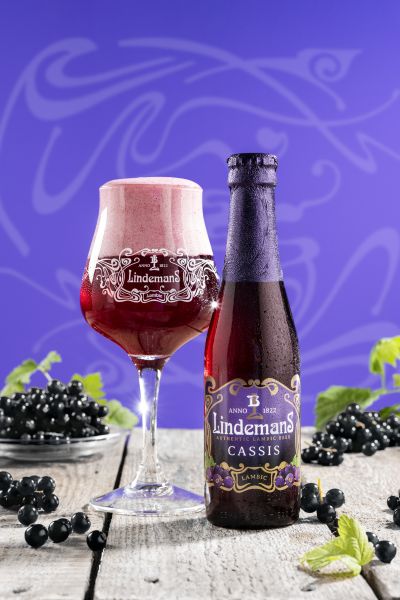 Lindemans Cassis 25cl beer bottle and glass with blackcurrants
