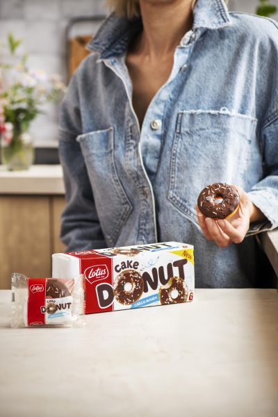 Retail Cake Donut Lot Dag &mdash; Lotus Bakeries campaign photography by Foodphoto