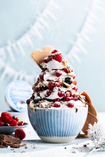 Christmias Tree Breakfast Bowl Oikos Pack 2x3 &mdash; professional food photography by Foodphoto