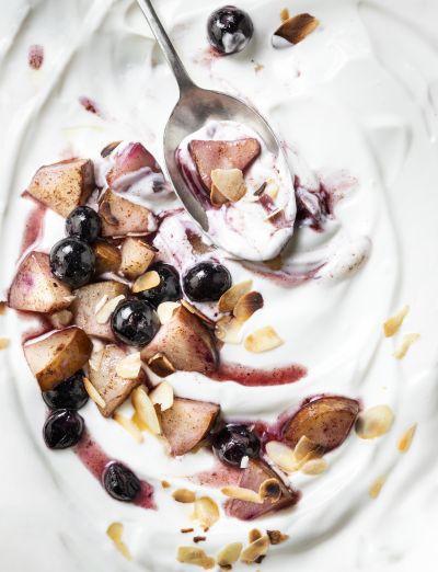 Karola Snack Yoghurt Met Peer &mdash; professional food photography by Foodphoto