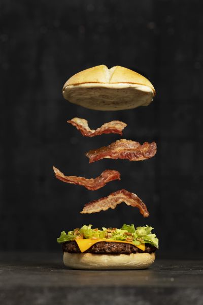Quick Kv Spectaculaire Flying Bacon &mdash; professional food photography by Foodphoto