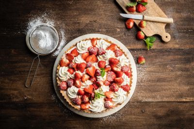 H Aardbei Slagroom Taart &mdash; professional food photography by Foodphoto